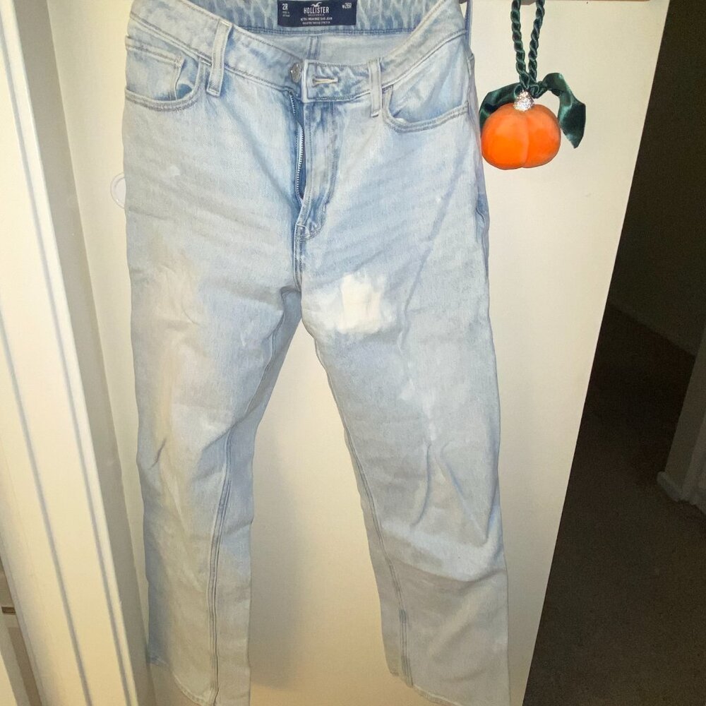 Hollister Women High-Rise Dad Jeans in Light Wash